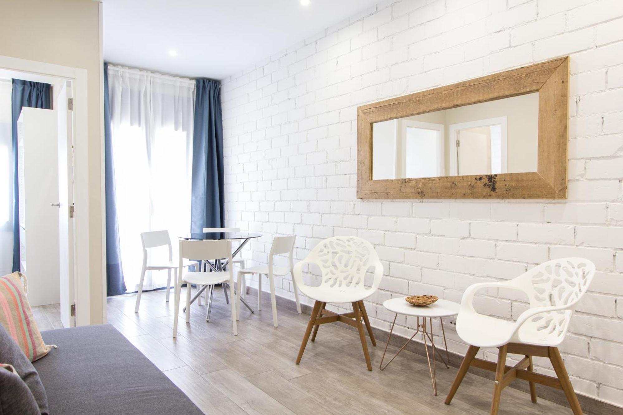 Novus Homes Barcelona Santa Eulalia โอสปิตาเล็ต เดอ โยเบรกัต ภายนอก รูปภาพ