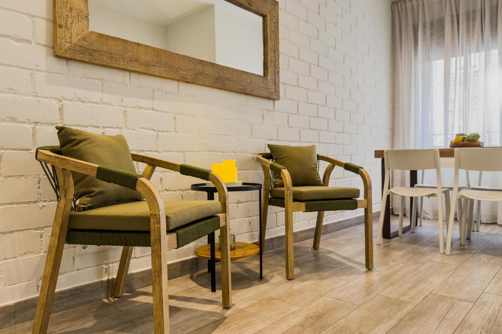 Novus Homes Barcelona Santa Eulalia โอสปิตาเล็ต เดอ โยเบรกัต ภายนอก รูปภาพ