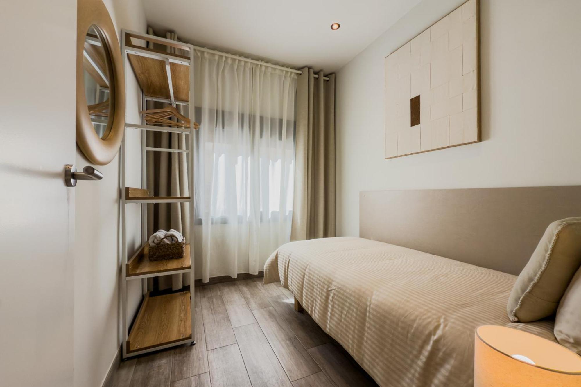 Novus Homes Barcelona Santa Eulalia โอสปิตาเล็ต เดอ โยเบรกัต ภายนอก รูปภาพ